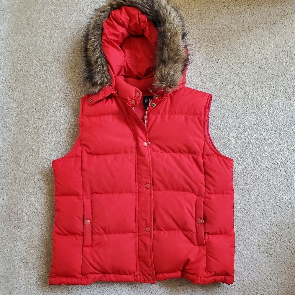 Gap Faux Fur Hooded Vest. Size Large